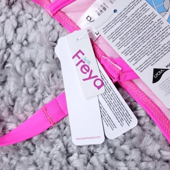 Freya In The Mix Underwire Banded Halter Bikini Swim Top Size 28D Pink Seamed - Picture 8 of 9